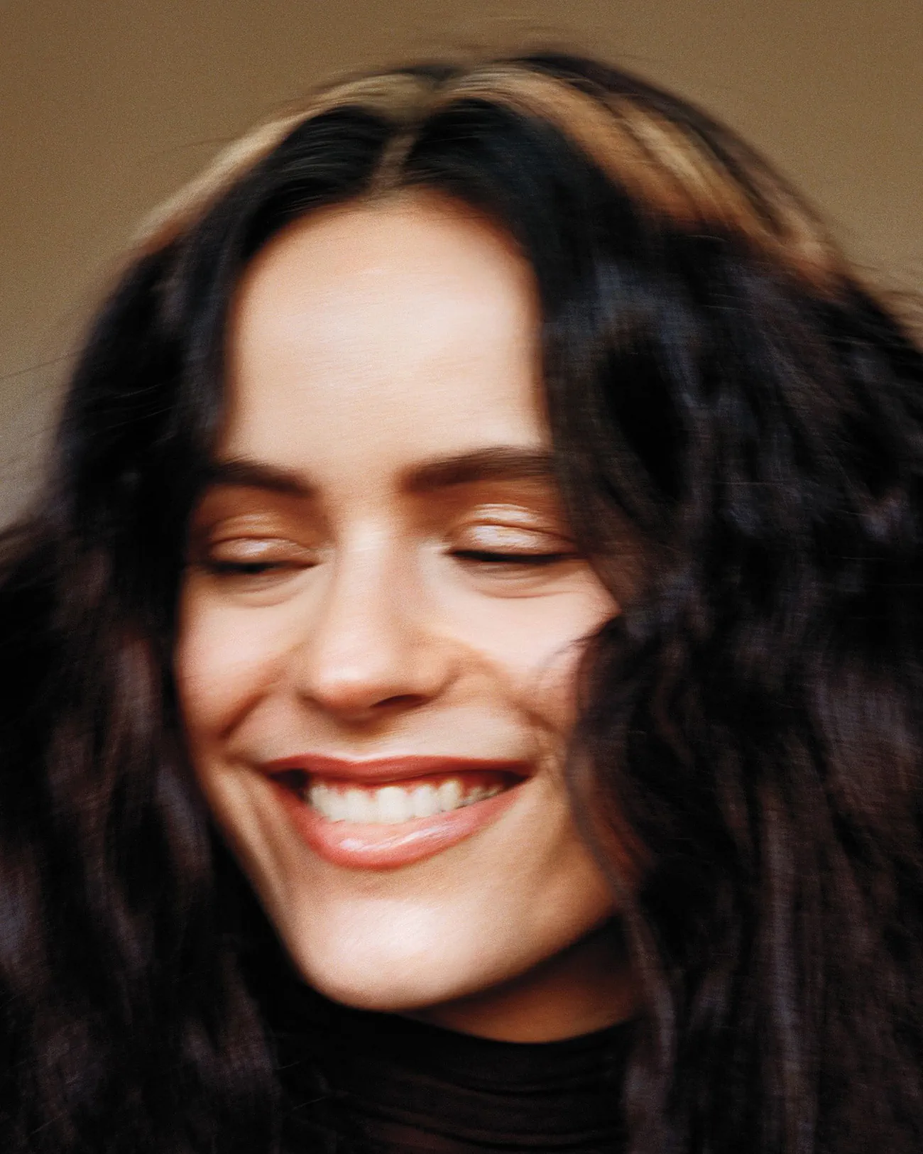 Vogue US Xuân 2026: Rosalía chụp bởi Alasdair McLellan Vogue US Xuân 2026: Rosalía chụp bởi Alasdair McLellan