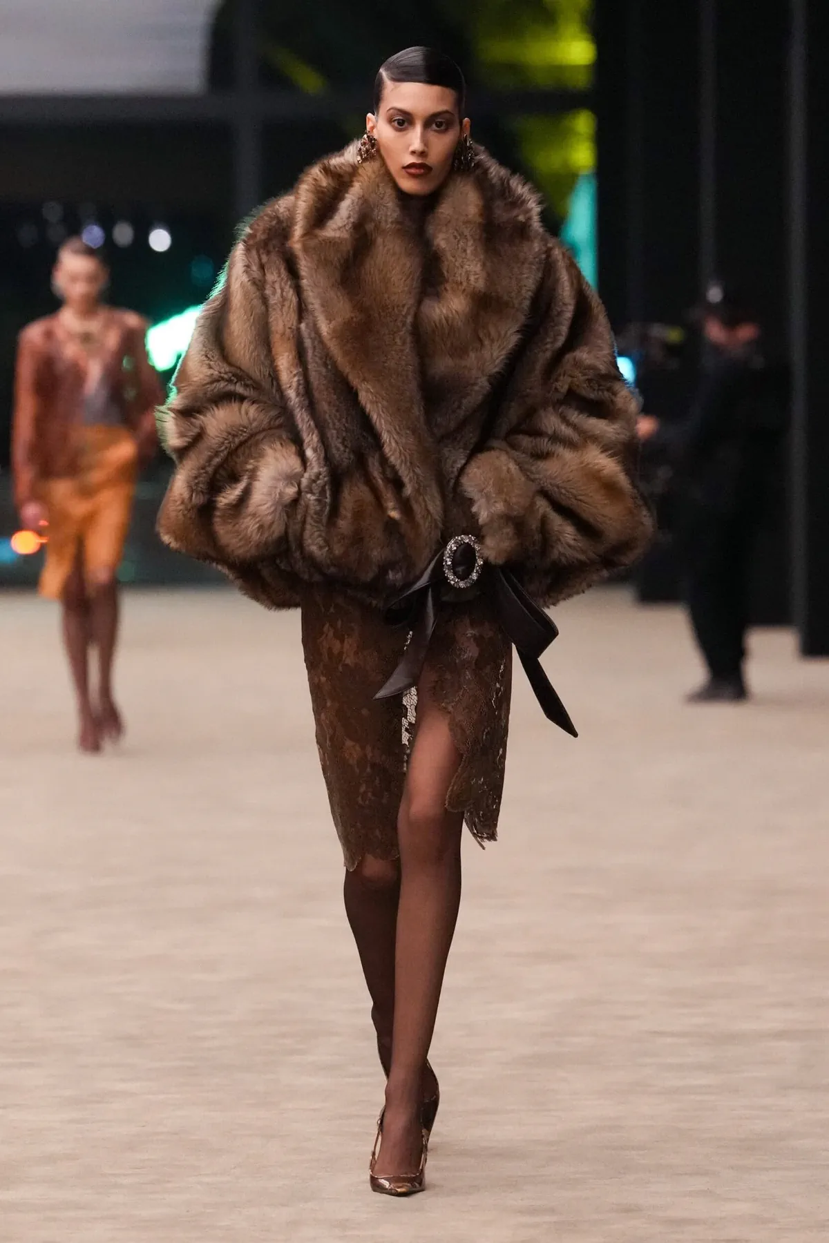 Saint Laurent Thu-Đông 2026 - Paris Fashion Week