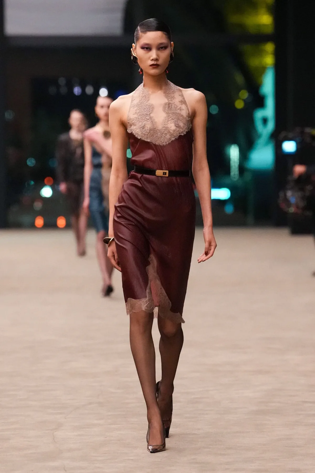 Saint Laurent Thu-Đông 2026 - Paris Fashion Week