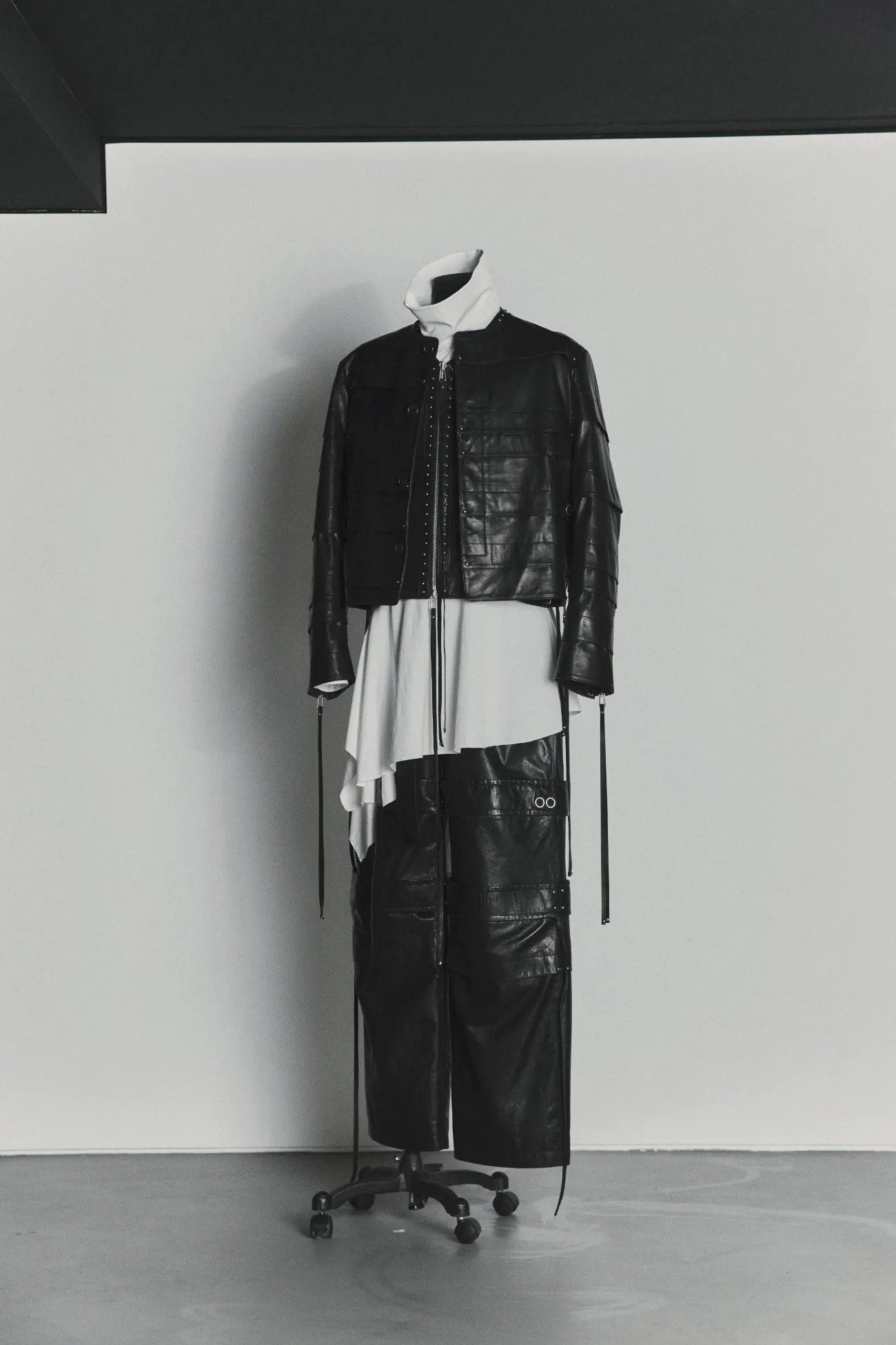 Songzio thiết kế trang phục cho BTS trong Arirang Live Songzio thiết kế trang phục cho BTS trong Arirang Live