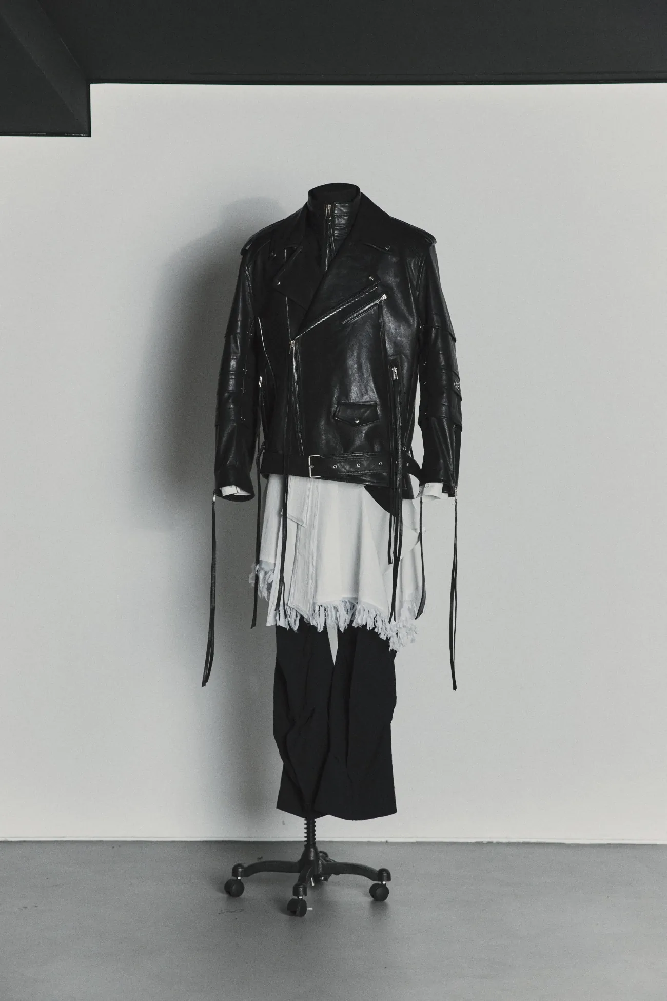 Songzio thiết kế trang phục cho BTS trong Arirang Live Songzio thiết kế trang phục cho BTS trong Arirang Live