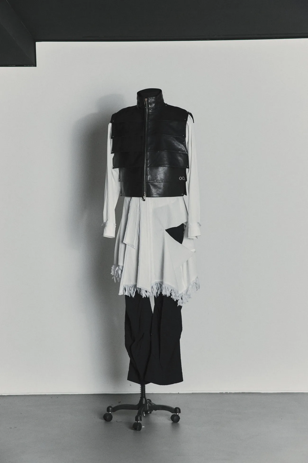 Songzio thiết kế trang phục cho BTS trong Arirang Live Songzio thiết kế trang phục cho BTS trong Arirang Live