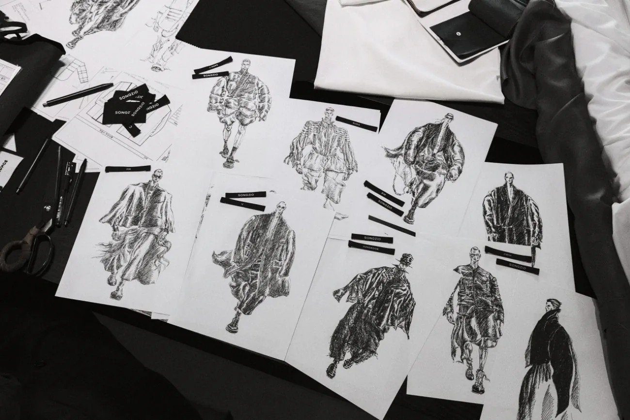 Songzio thiết kế trang phục cho BTS trong Arirang Live Songzio thiết kế trang phục cho BTS trong Arirang Live