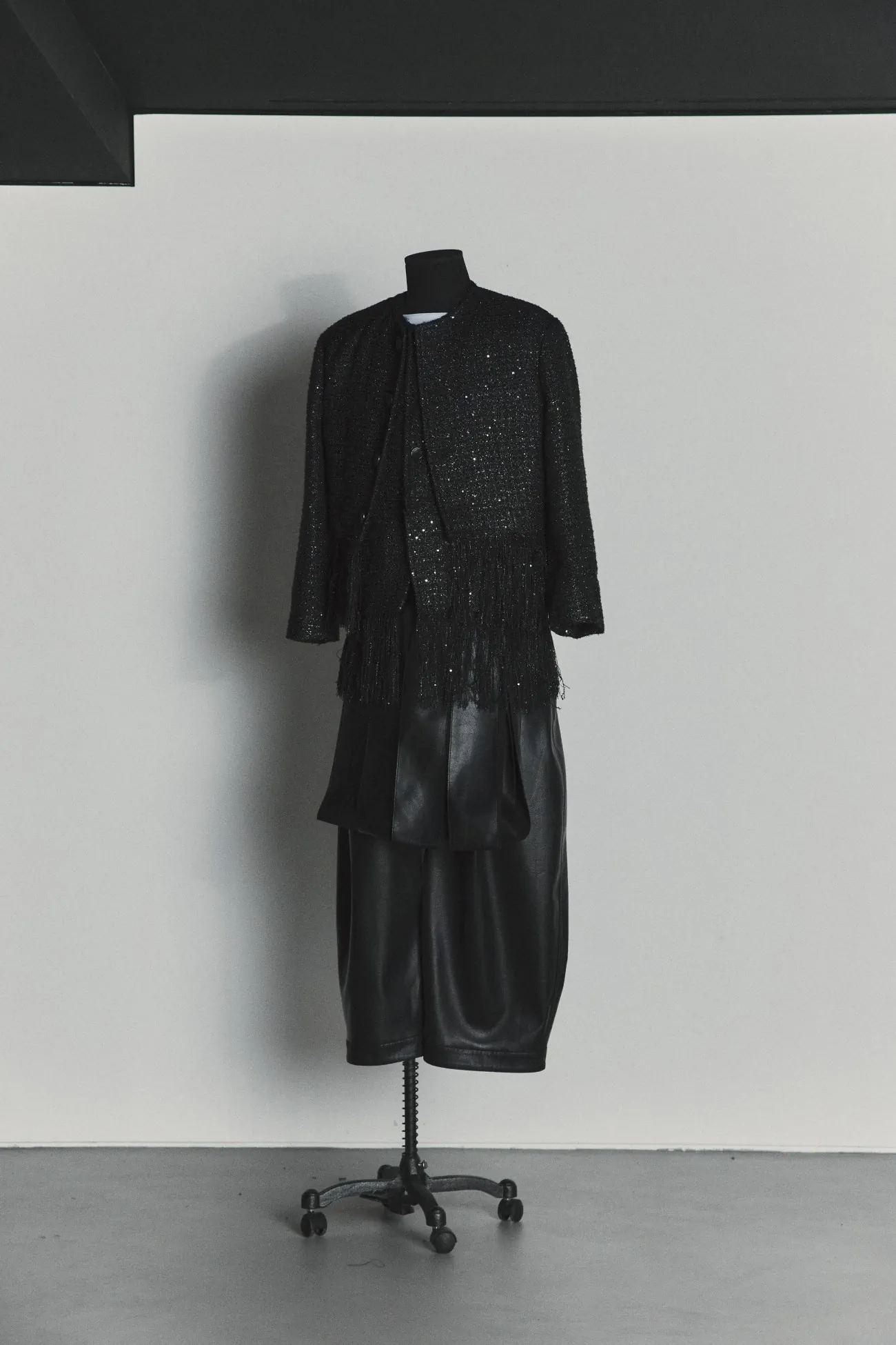 Songzio thiết kế trang phục cho BTS trong Arirang Live Songzio thiết kế trang phục cho BTS trong Arirang Live