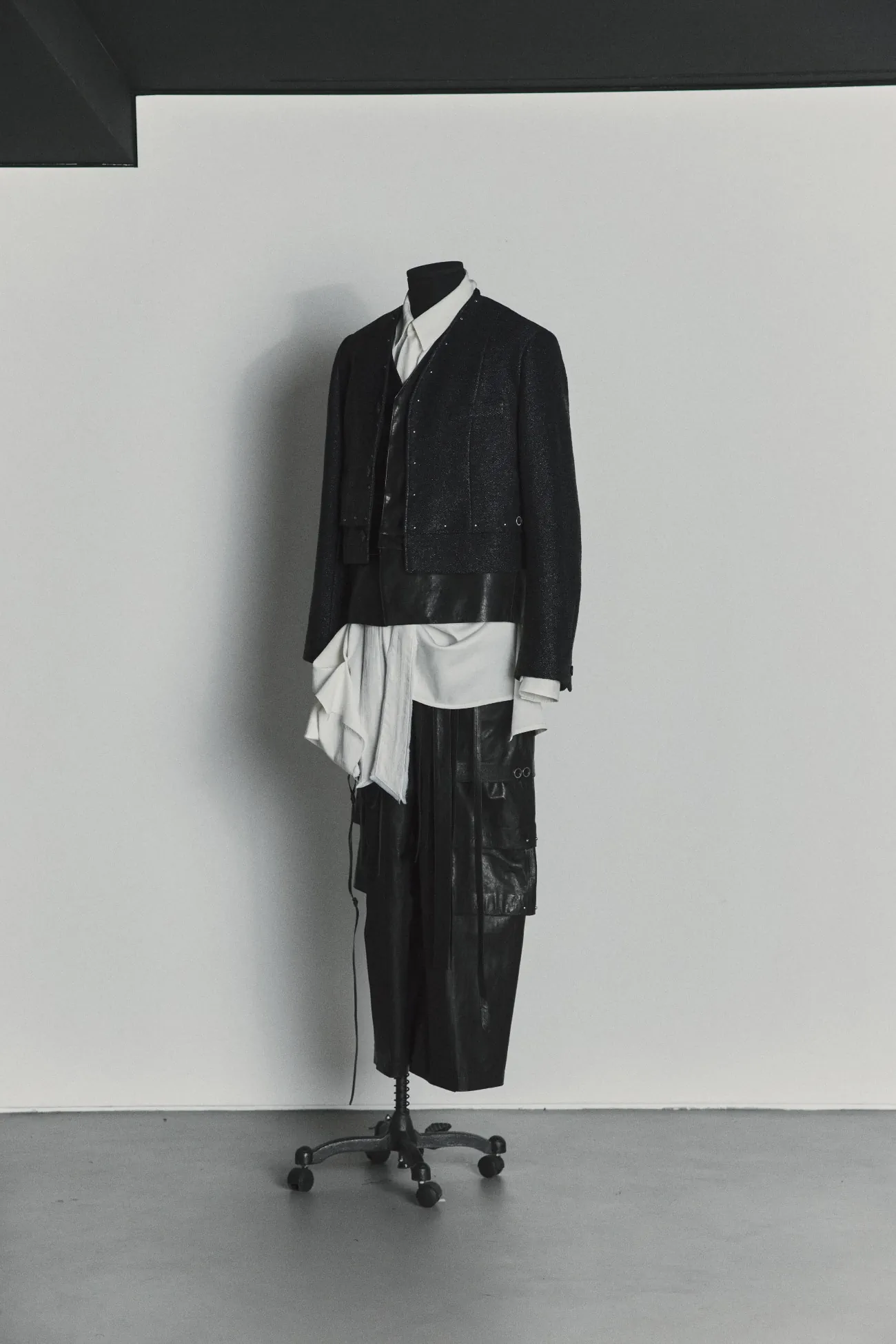 Songzio thiết kế trang phục cho BTS trong Arirang Live Songzio thiết kế trang phục cho BTS trong Arirang Live