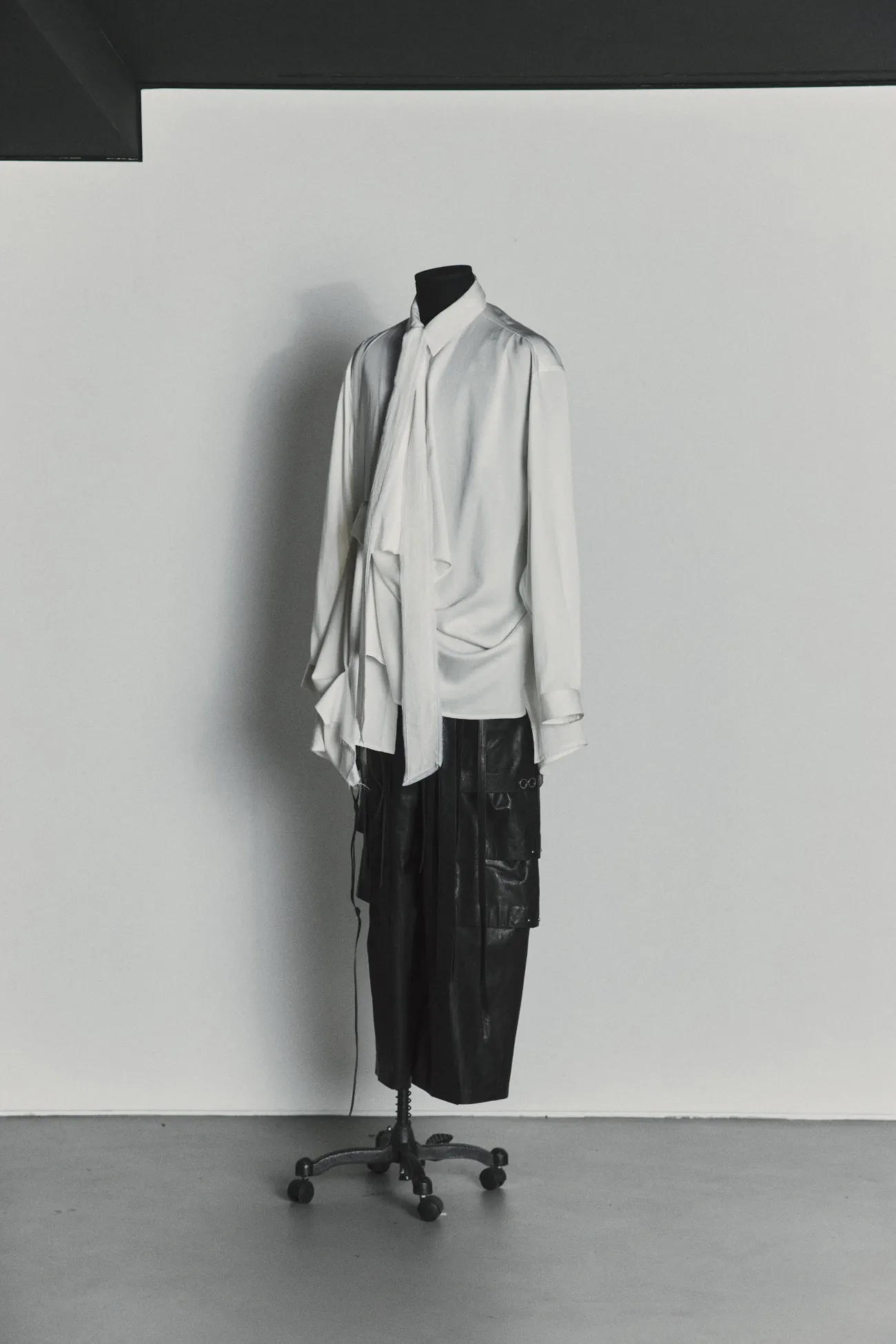 Songzio thiết kế trang phục cho BTS trong Arirang Live Songzio thiết kế trang phục cho BTS trong Arirang Live