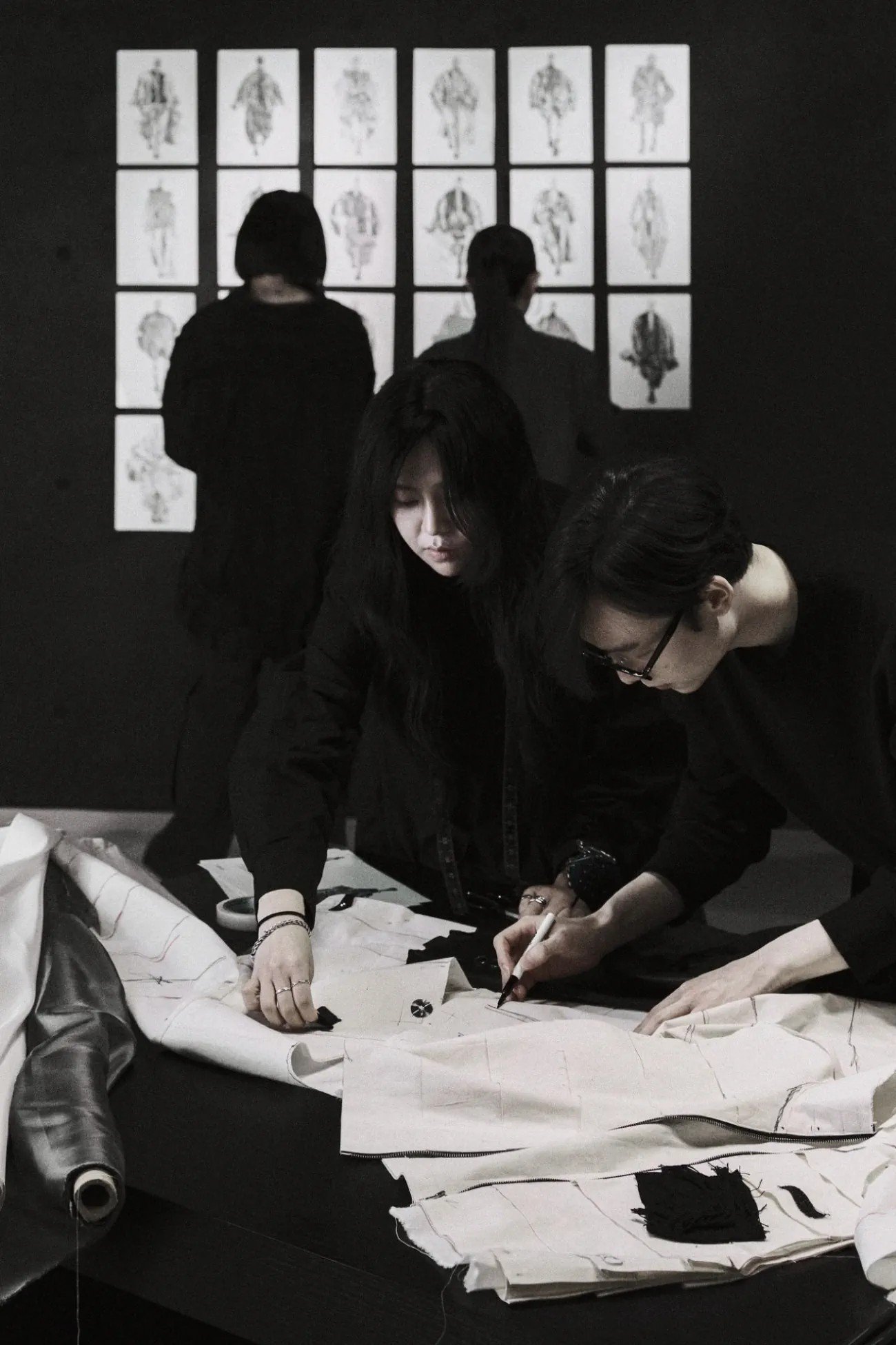 Songzio thiết kế trang phục cho BTS trong Arirang Live Songzio thiết kế trang phục cho BTS trong Arirang Live