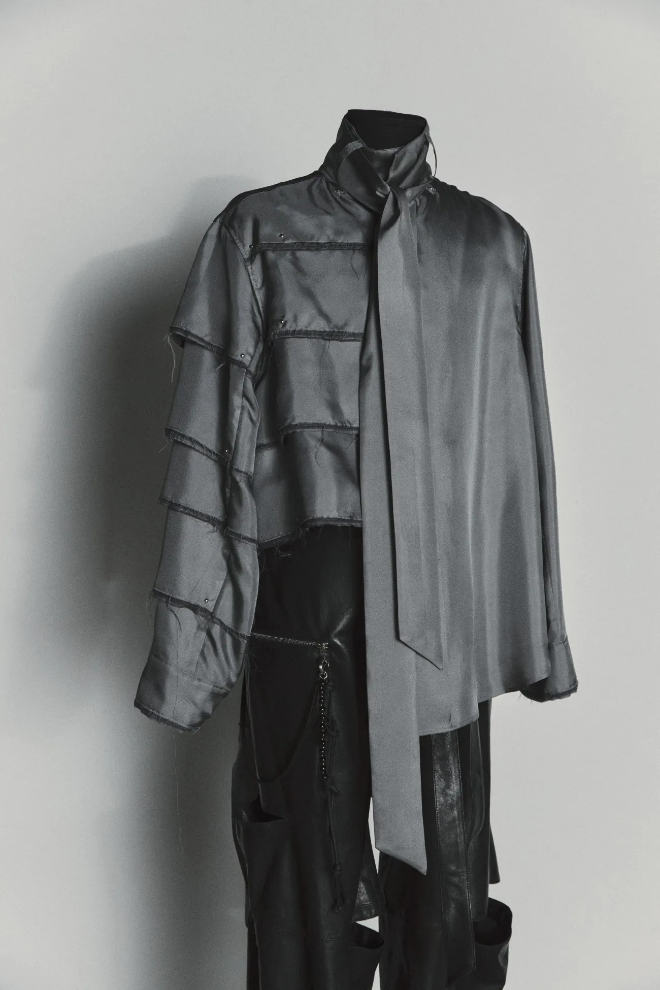 Songzio thiết kế trang phục cho BTS trong Arirang Live Songzio thiết kế trang phục cho BTS trong Arirang Live