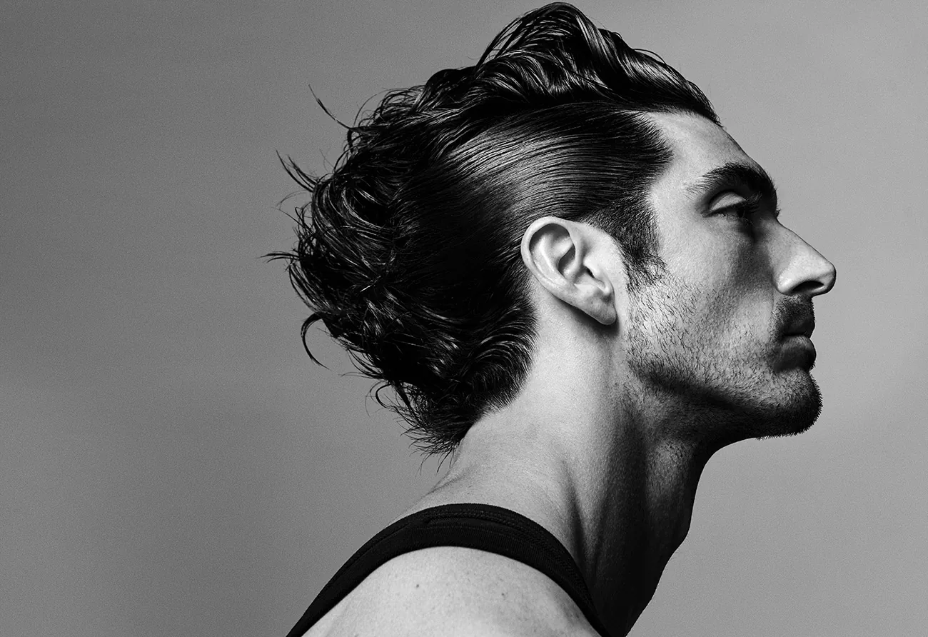 VMan Xuân/Hè 2026: Taylor Zakhar Perez mặc Lacoste, chụp bởi Luigi & Iango