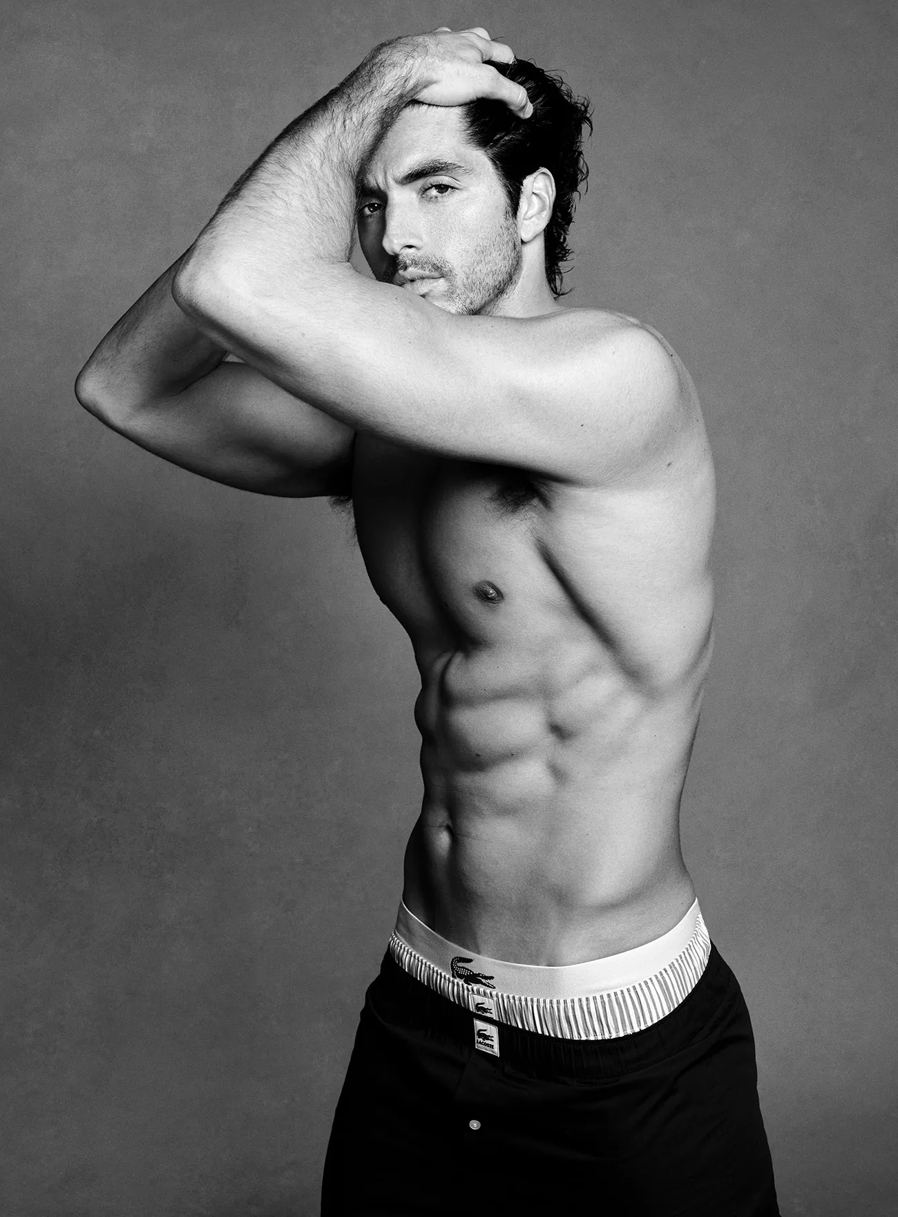 VMan Xuân/Hè 2026: Taylor Zakhar Perez mặc Lacoste, chụp bởi Luigi & Iango