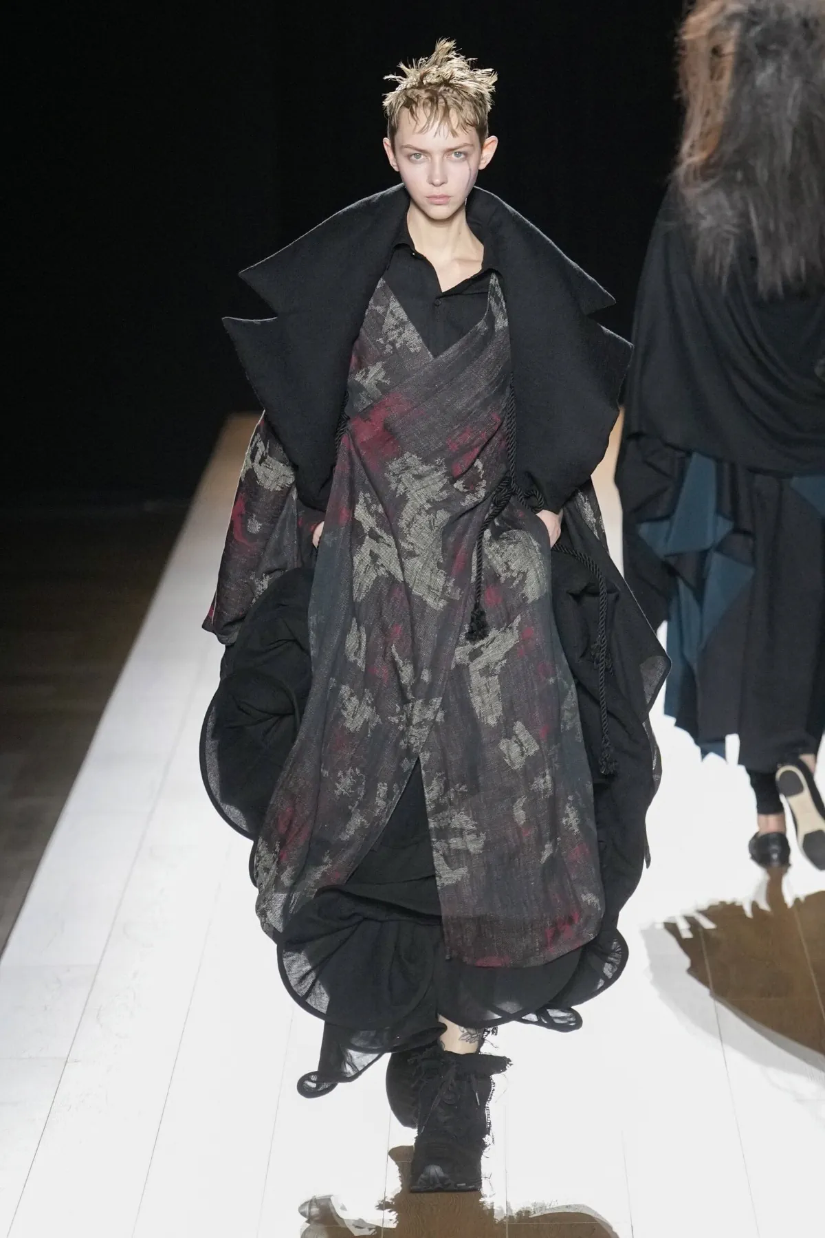 Yohji Yamamoto Thu-Đông 2026 - Paris Fashion Week