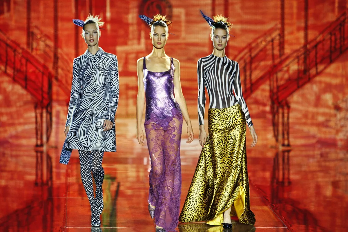 Atelier Versace trở lại: Prada Group đặt cược vào Pieter Mulier Atelier Versace trở lại: Prada Group đặt cược vào Pieter Mulier