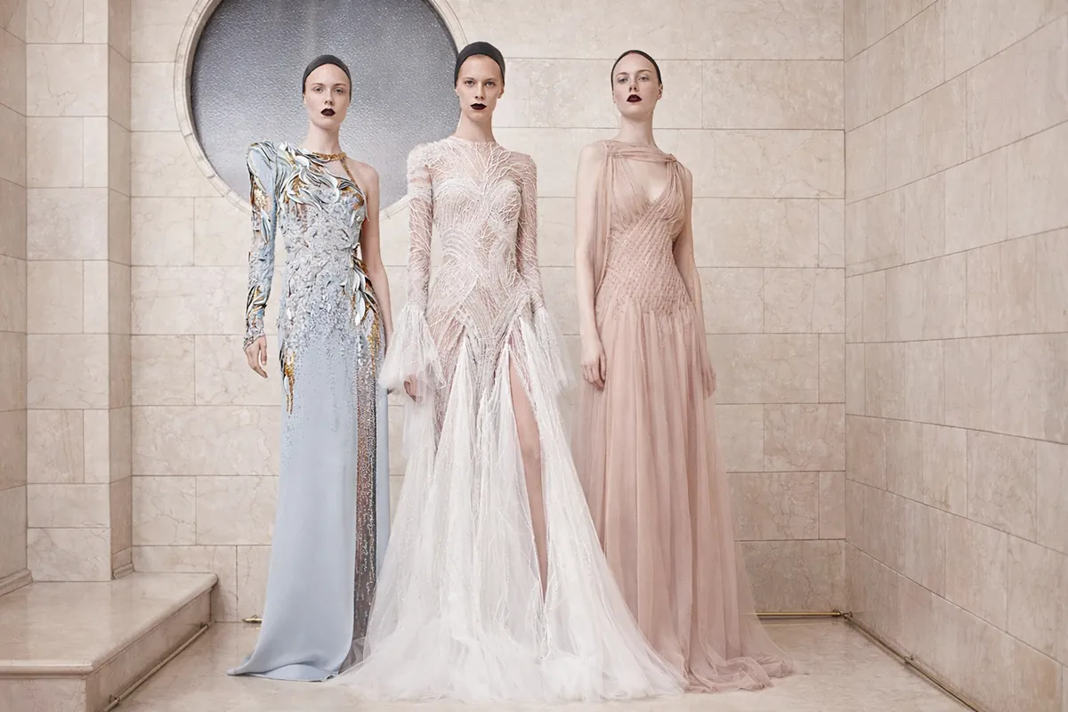 Atelier Versace trở lại: Prada Group đặt cược vào Pieter Mulier Atelier Versace trở lại: Prada Group đặt cược vào Pieter Mulier