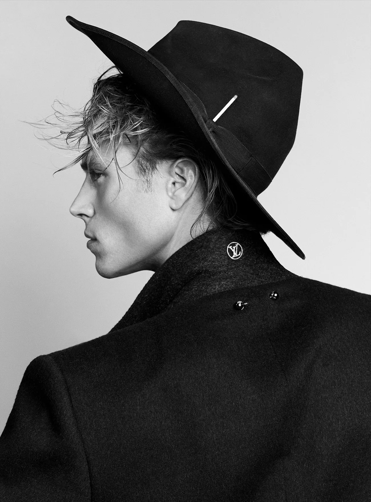 VMan Xuân/Hè 2026: Matthew Noszka chụp bởi Luigi & Iango