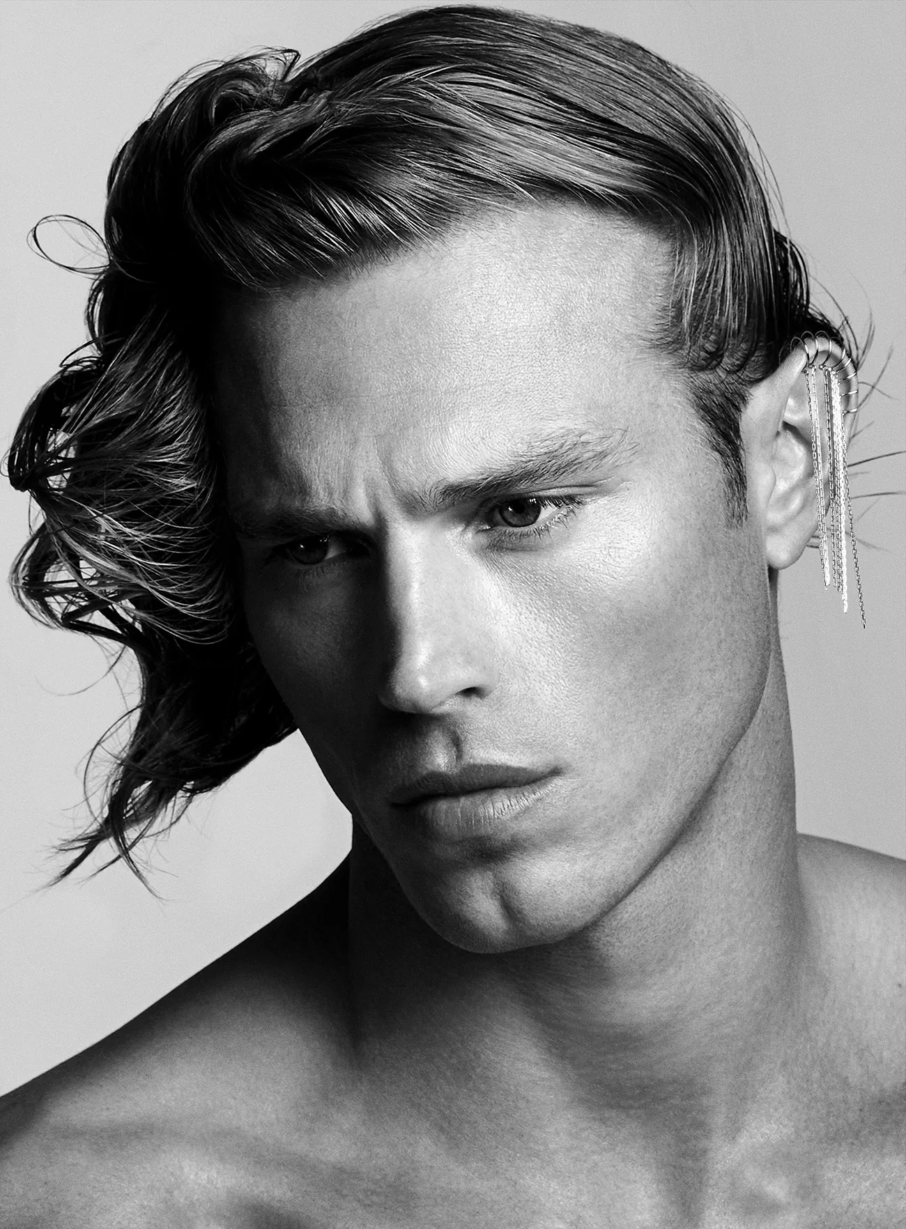 VMan Xuân/Hè 2026: Matthew Noszka chụp bởi Luigi & Iango