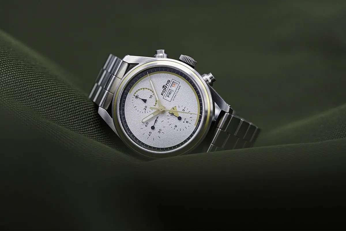 Mối liên kết mới giữa đồng hồ và không gian: Khi vũ trụ thật sự nằm trên cổ tay